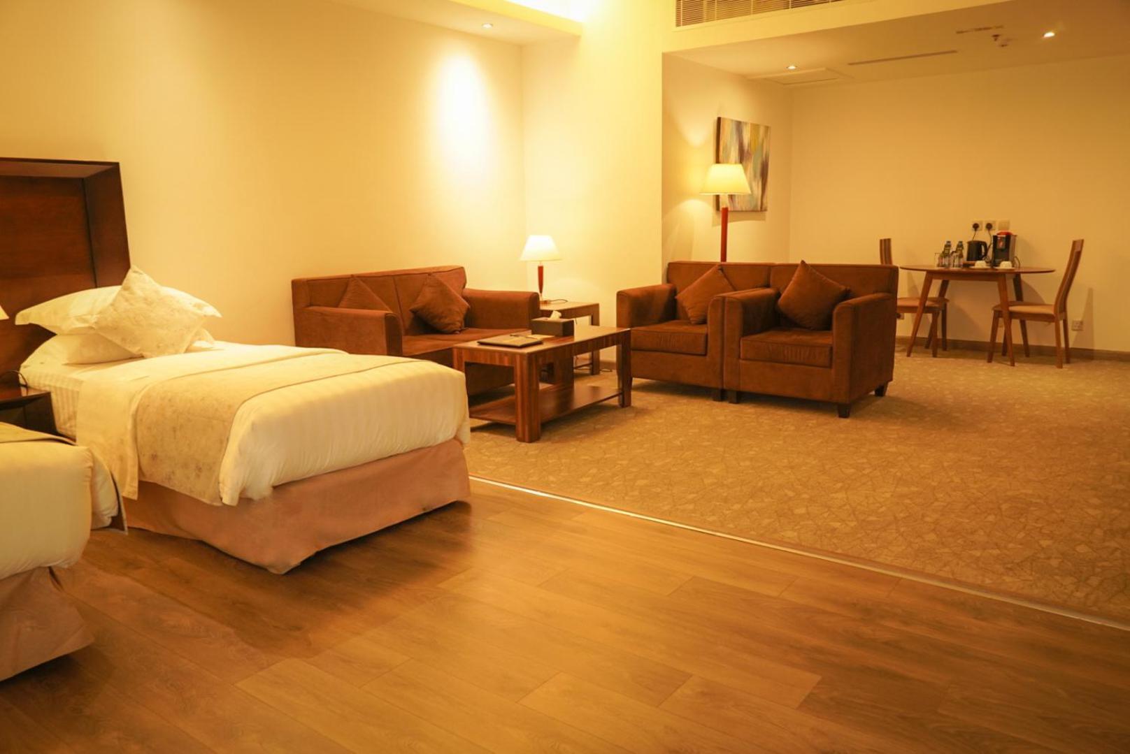 Helat * Khobar