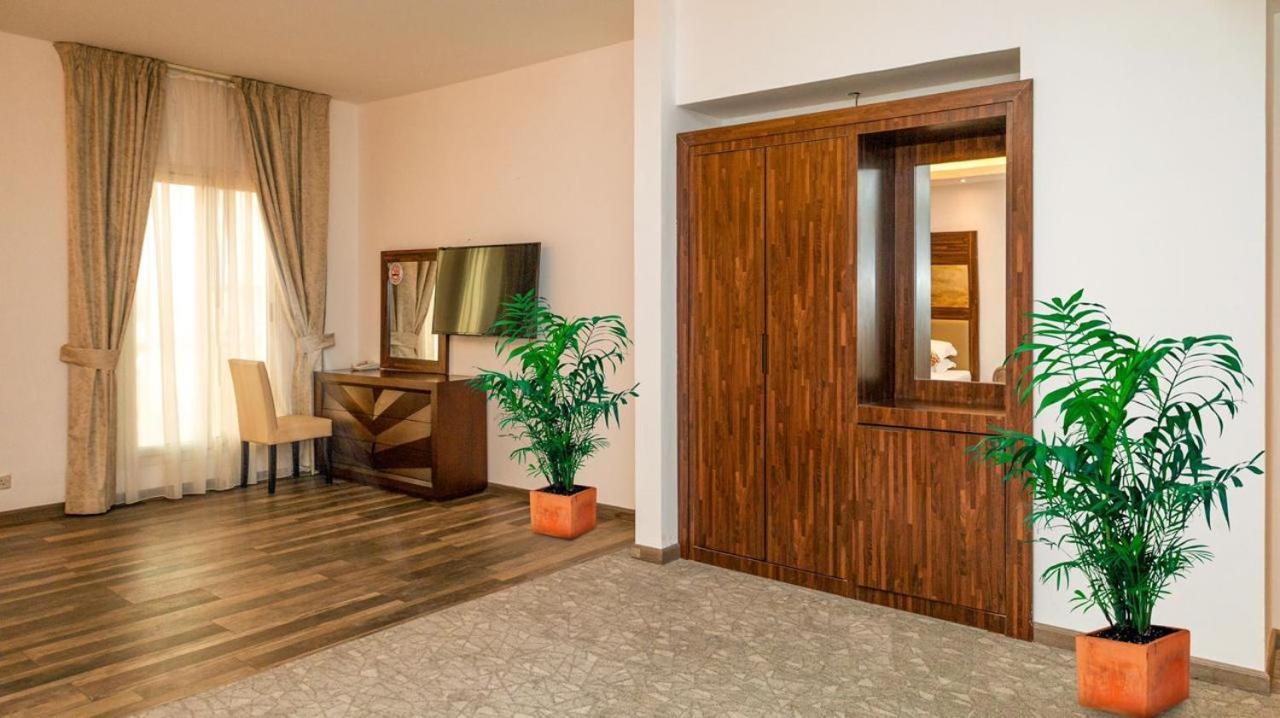 Hotel Helat *